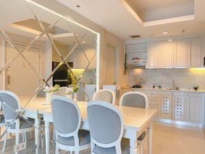 Apartamento standard | Opções para refeição no quarto