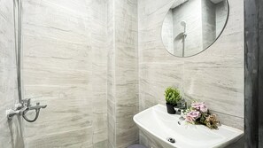 Standard-Apartment | Badezimmer