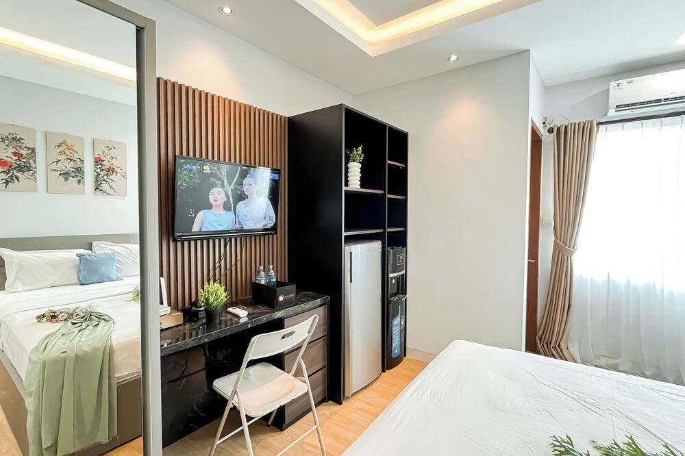 Neutral Cozy Stay Studio Apartment At Margonda Residence 1