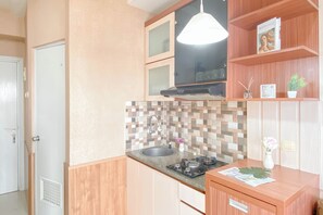Apartamento standard | Cozinha privada | Talheres/pratos/utensílios de cozinha
