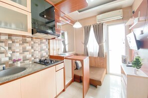 Apartamento standard | Cozinha privada | Talheres/pratos/utensílios de cozinha