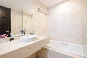 Standard-Apartment | Badezimmer
