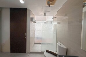 Standard Apartment | Bathroom