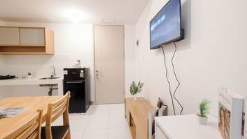 Apartamento estándar | Servicio de comidas en la habitación