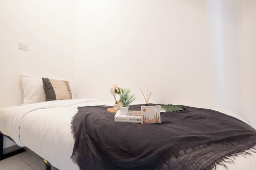 Basic 2Br Apartment Near Tokyo Hub At Tokyo Riverside Pik 2