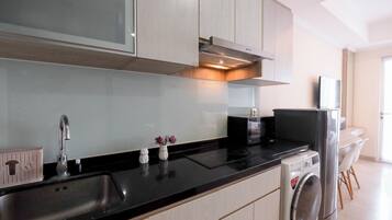 Apartemen Standar | Dapur pribadi | Peralatan masak/sendok-piring