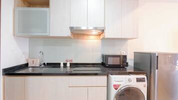 Apartemen Standar | Dapur pribadi | Peralatan masak/sendok-piring