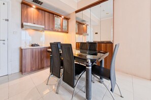 Apartemen Standar | Makan di kamar