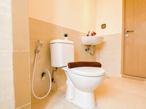 Standard Apartment | Bathroom