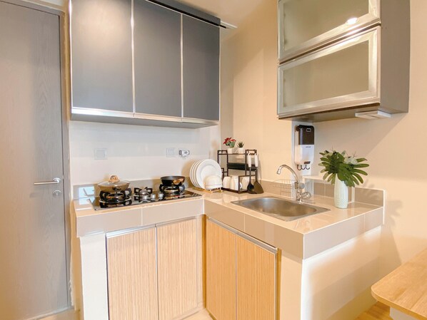 Standard Apartment | Dapur peribadi | Alat memasak/pinggan mangkuk/perkakas dapur 