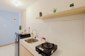 Apartemen Standar | Dapur pribadi | Peralatan masak/sendok-piring