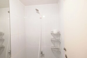 Standard Apartment | Bathroom