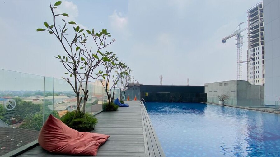 Wooden Nest 2Br Without Living Room At Evenciio Margonda Apartment