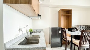 Apartamento Deluxe | Cocina privada | Utensilios de cocina