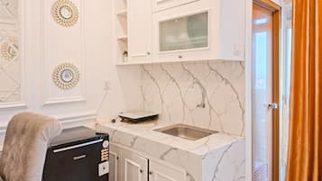Deluxe Apartment | Private kitchen