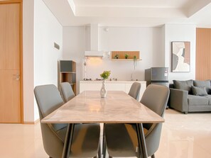 Deluxe Apartment | In-room dining - Modern Monochromatic 2Br Near Lrt Station At Apartment Samara Suites (Jakarta)