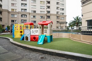 Zona de jocs infantil: a l'aire lliure