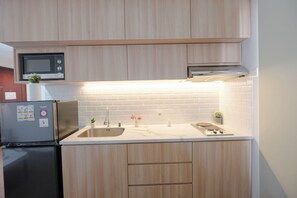 Apartament Deluxe | Cuina privada | Utensilis de cuina, vaixella i coberteria