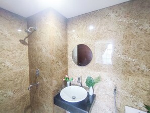 Apartemen Deluks | Kamar mandi
