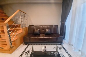 Deluxe Apartment | Living area