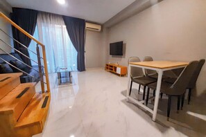 Deluxe Apartment | In-room dining