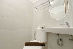 Deluxe Apartment | Bathroom