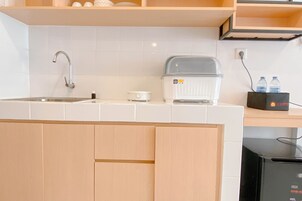 Apartamento luxo | Cozinha privada | Talheres/pratos/utensílios de cozinha