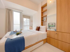 Deluxe Apartment - Wooden Style Studio At Apartment Tokyo Riverside Pik 2 (Teluknaga)