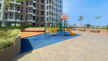 Zona de jocs infantil: a l'aire lliure