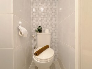 Deluxe Apartment | Bathroom