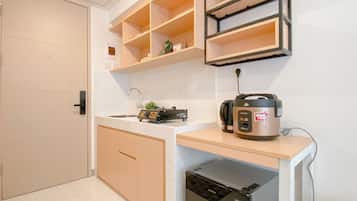 Deluxe Apartment | Dapur peribadi | Alat memasak/pinggan mangkuk/perkakas dapur