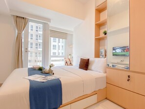 Deluxe Apartment - Minimalist Peach Touch Studio Apartment At Tokyo Riverside Pik 2 (Teluknaga)