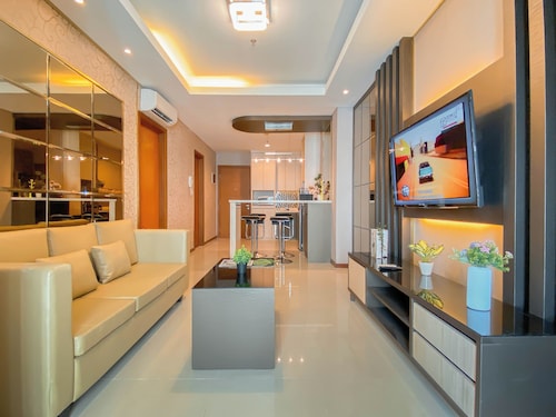 Modern And Spacious 2Br Apartment Green Bay Condominium