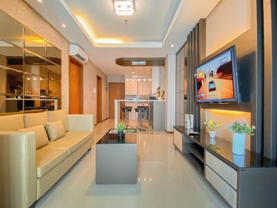 Modern And Spacious 2Br Apartment Green Bay Condominium