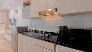 Apartemen Standar | Dapur pribadi | Peralatan masak/sendok-piring