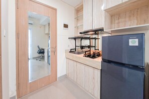 Apartamento standard | Cozinha privada | Talheres/pratos/utensílios de cozinha