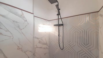 Standard Apartment | Bathroom
