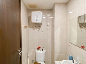 Bathroom - Soft Modern Studio At Citra Living Apartment (Jakarta)
