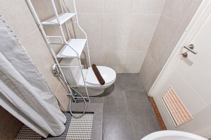 Ducha, artículos de tocador gratuitos, toallas