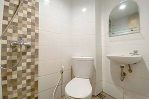 华丽公寓 | 浴室 | 淋浴设施、免费洗浴用品、毛巾