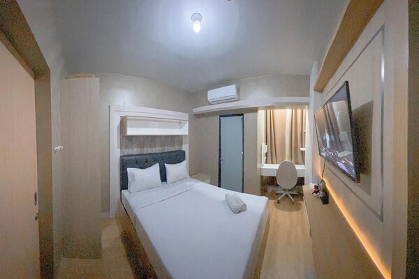 Brown Toned 1br Without Living Room Apartment At The Alton - Semarang