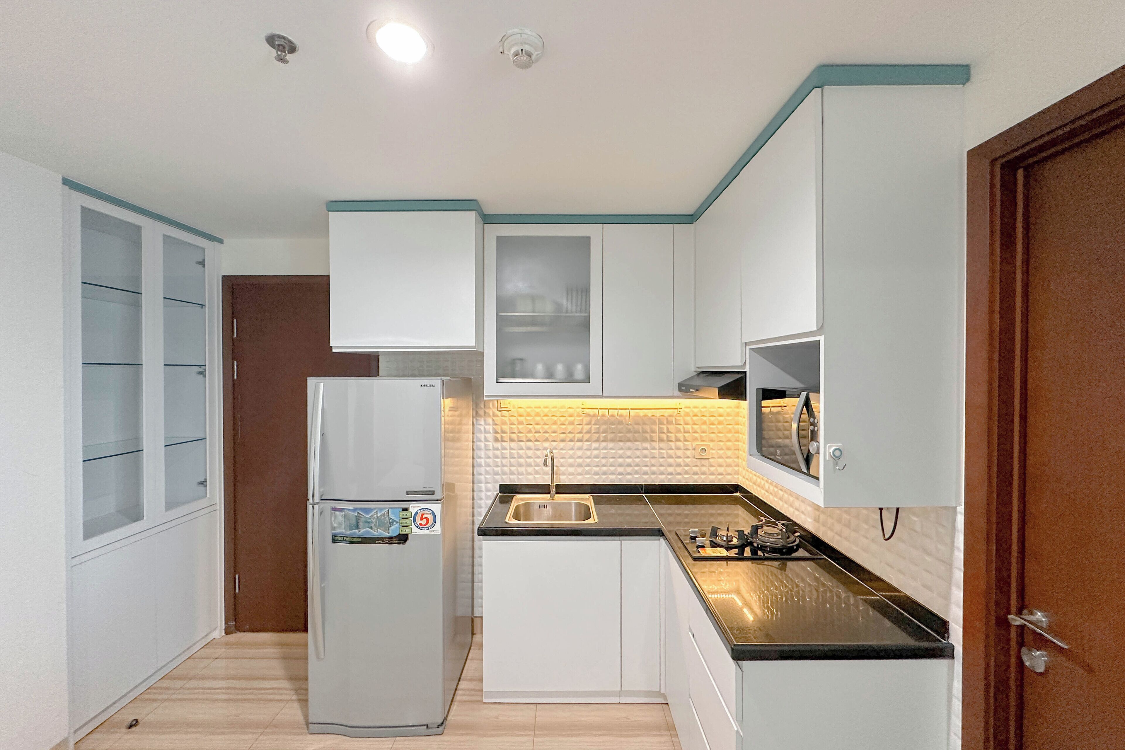 Deluxe-lejlighed | Privat køkken | Køleskab, mikrobølgeovn, kogeplade, køkkentøj/tallerkener/redskaber