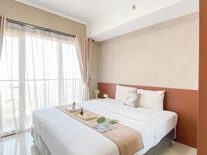 Deluxe Apartment | Iron/ironing board - 1Br Apartment Near Citywalk At Oasis Cikarang (Cikarang)