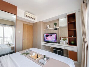Deluxe Apartment | Iron/ironing board - 1Br Apartment Near Citywalk At Oasis Cikarang (Cikarang)