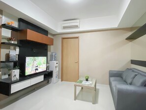 Deluxe Apartment | Living area - 1Br Apartment Near Citywalk At Oasis Cikarang (Cikarang)