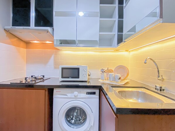 Apartament Deluxe | Cuina privada | Frigorífic, microones i placa de cuina