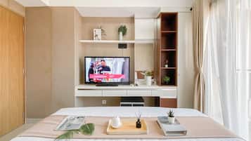 Deluxe Apartment | Iron/ironing board