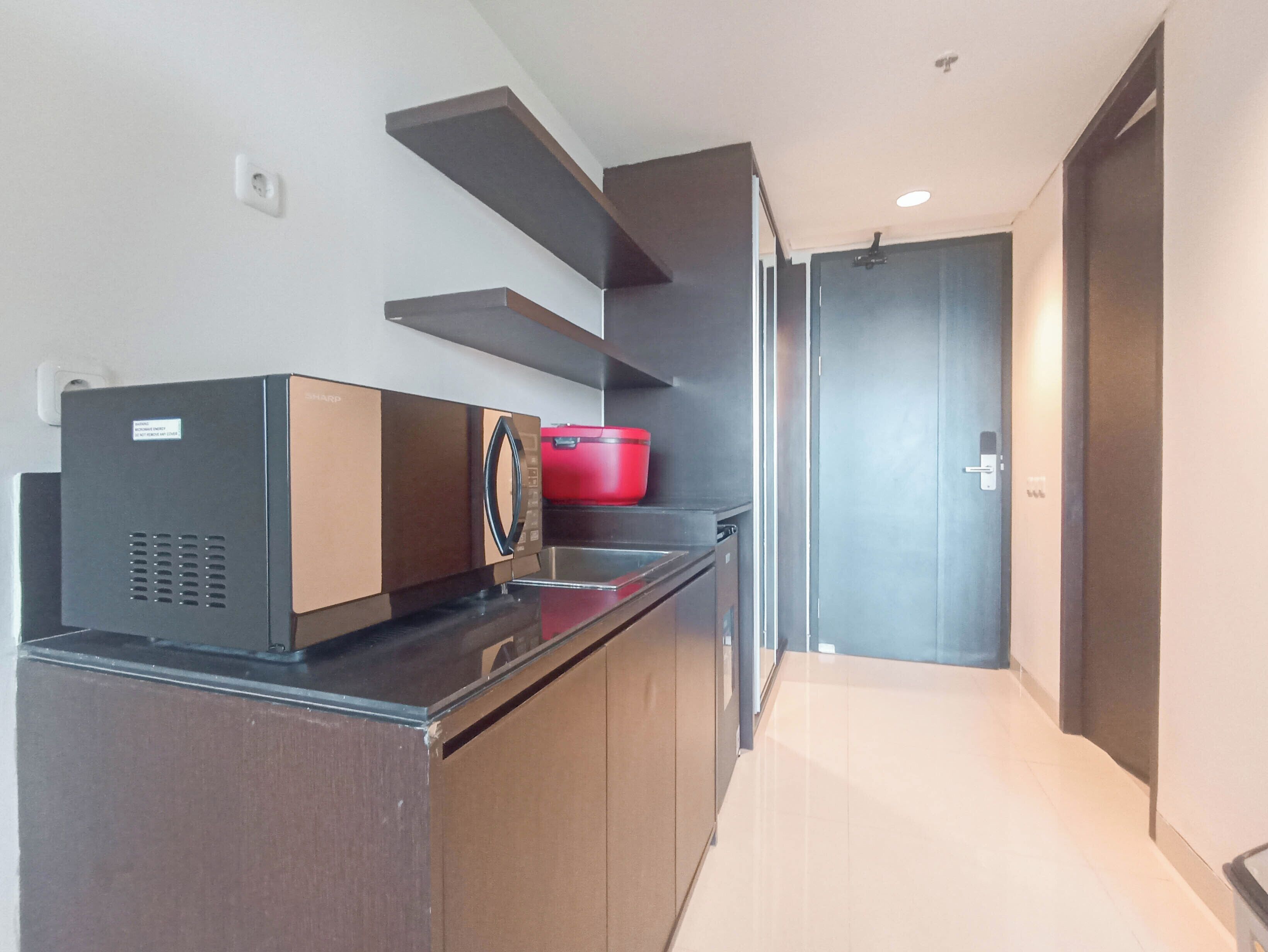 Deluxe Apartment | Private kitchen | Fridge, microwave, rice cooker