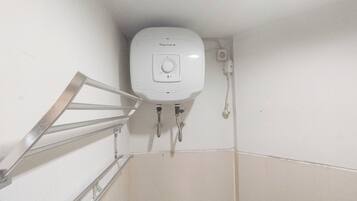 디럭스 아파트 | 욕실 | 샤워 시설, 무료 세면용품, 타월