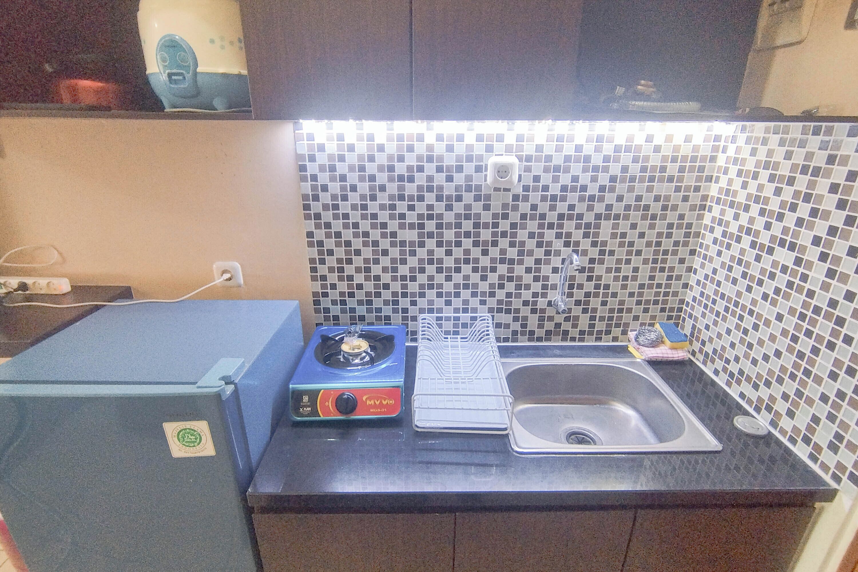 Fridge, stovetop, cookware/dishes/utensils